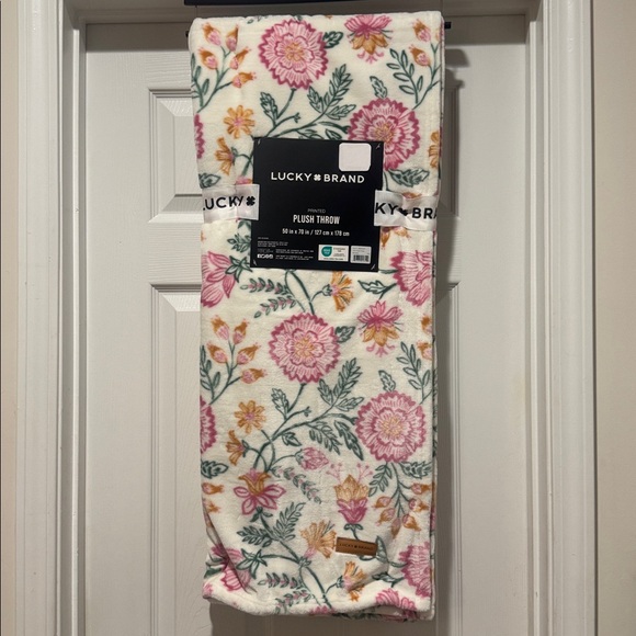 Lucky Brand Other - New LUCKY BRAND Printed Plush Throw Blanket - Cream/Pink/Orange - 50"x70"